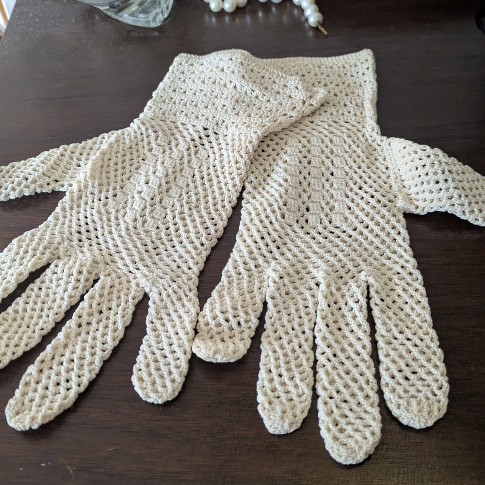Crochet Cream Gloves